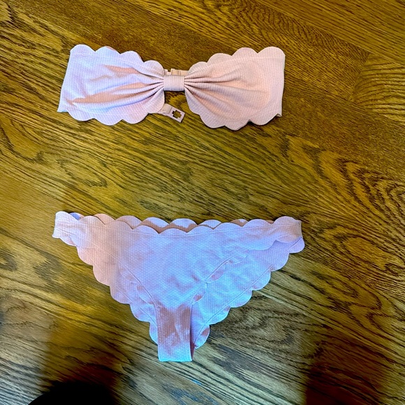 MARYSIA SCALLOPPED STRAPLESS BIKINI SET SIZE MEDIUM LIGHT PINK - Picture 2 of 6